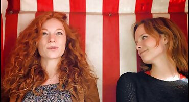 phim sex cú có gai BandugUgan có sinh viên đeo kính trong studio. phim sex mỹ đen