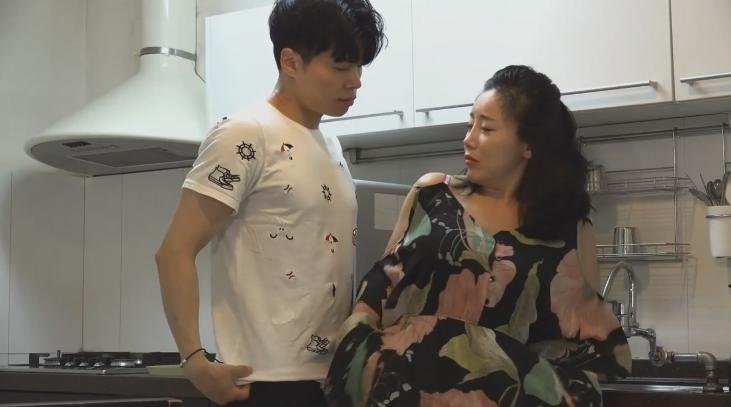 phim sex vú bự Nụ hôn của bố anh xã trong lúc say sỉn khiến vợ sắp cưới của con trai không thể nào quên