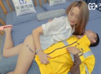 okita sex Nhân lúc bố ngủ, hai má con vụng trộm "đâm nhau"